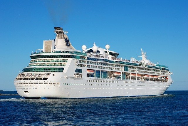 You Won't Believe How Many People Disappear on Cruise Ships | Console ...